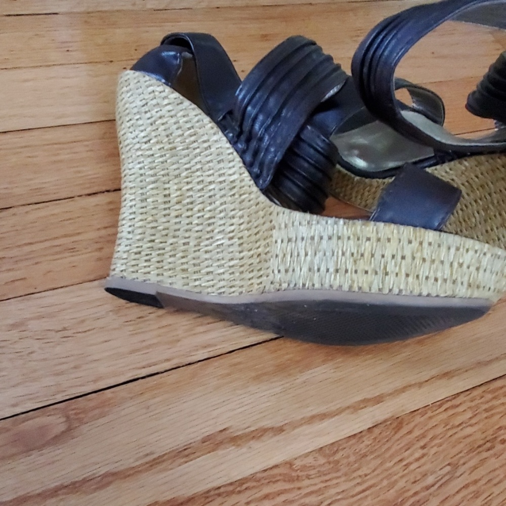 Shoes - Picture 4 of 4